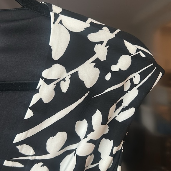 Anne Klein Black White Floral Sleeveless Surplice Wrap Midi Cocktail Dress Sz. M - Picture 16 of 17
